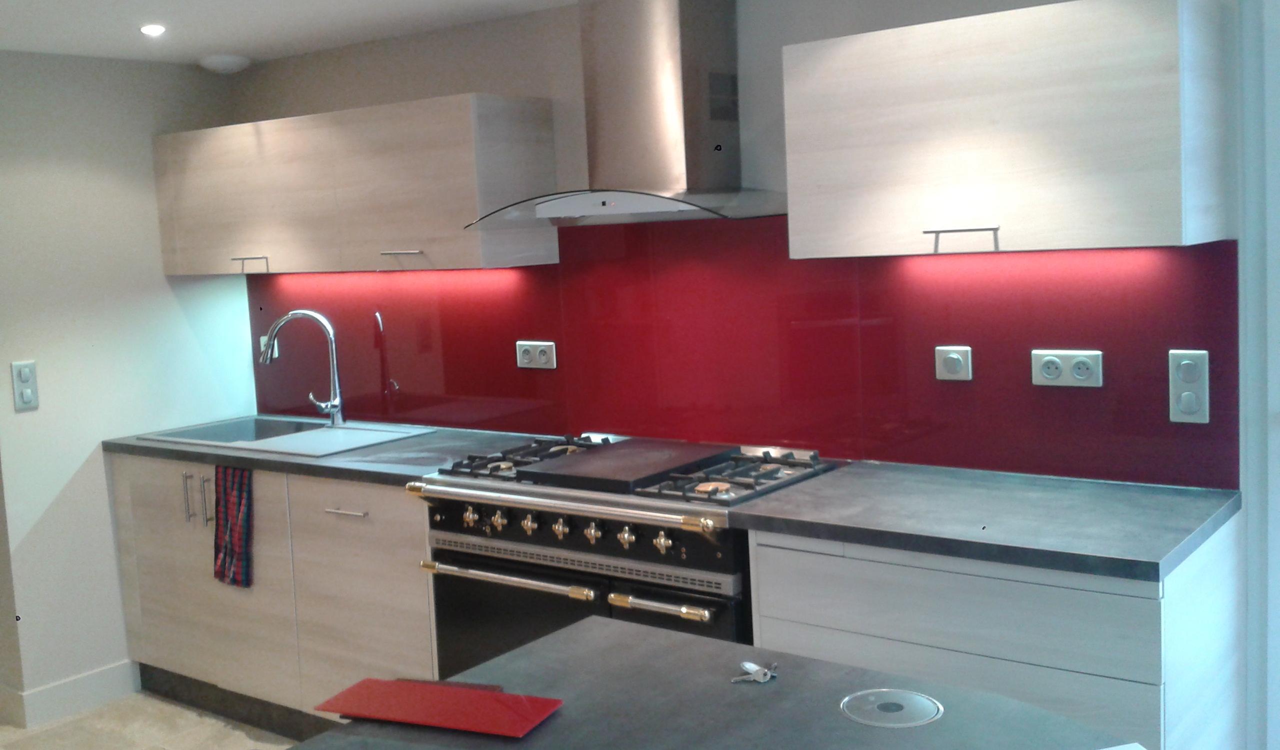 Cuisine rouge avec plan de travail en bois: cuisine couleur taupe ...